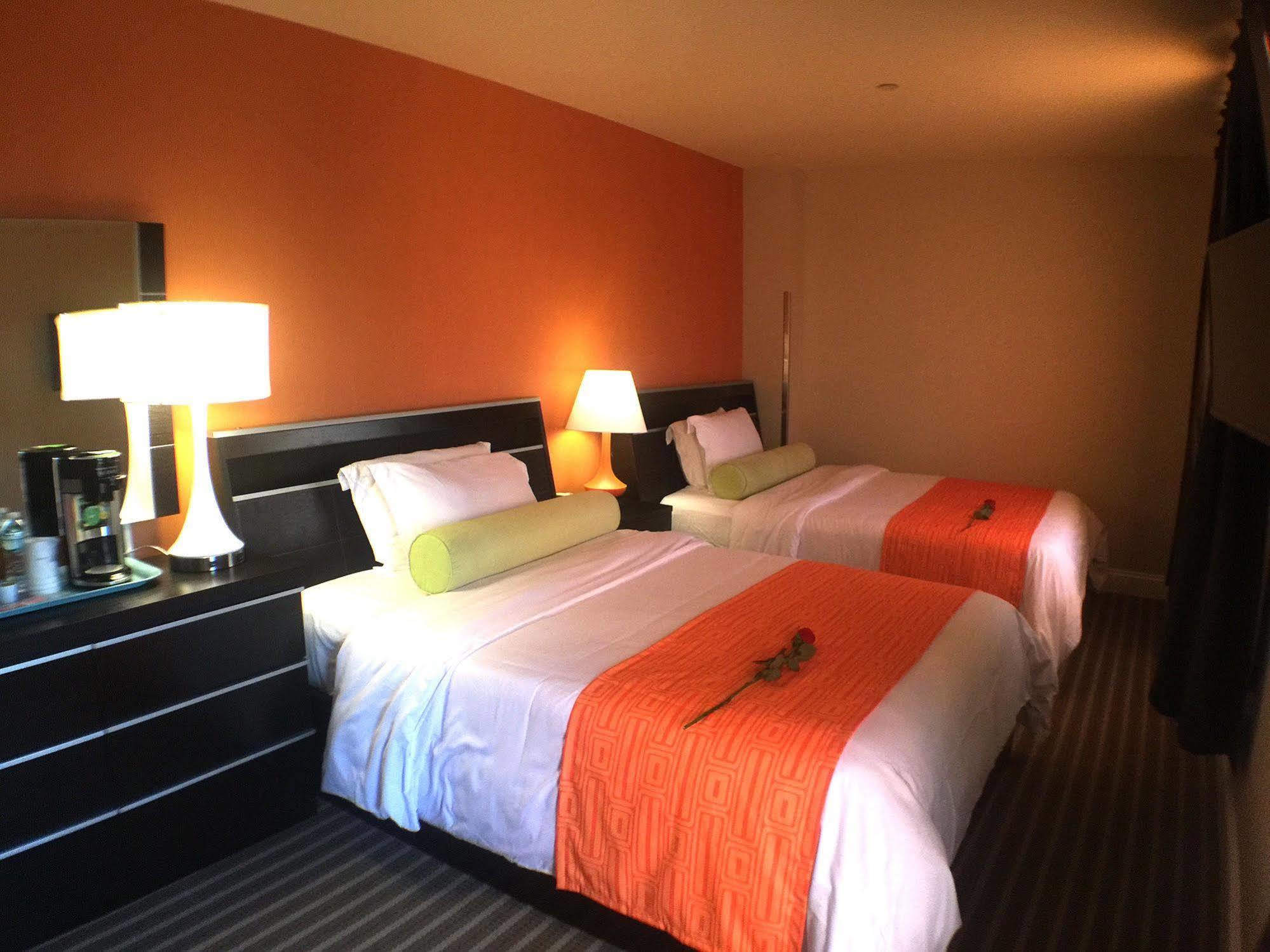 Howard Johnson By Wyndham Long Island City Ню Йорк Екстериор снимка