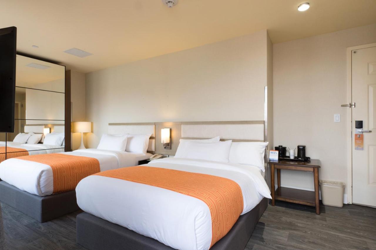 Howard Johnson By Wyndham Long Island City Ню Йорк Екстериор снимка